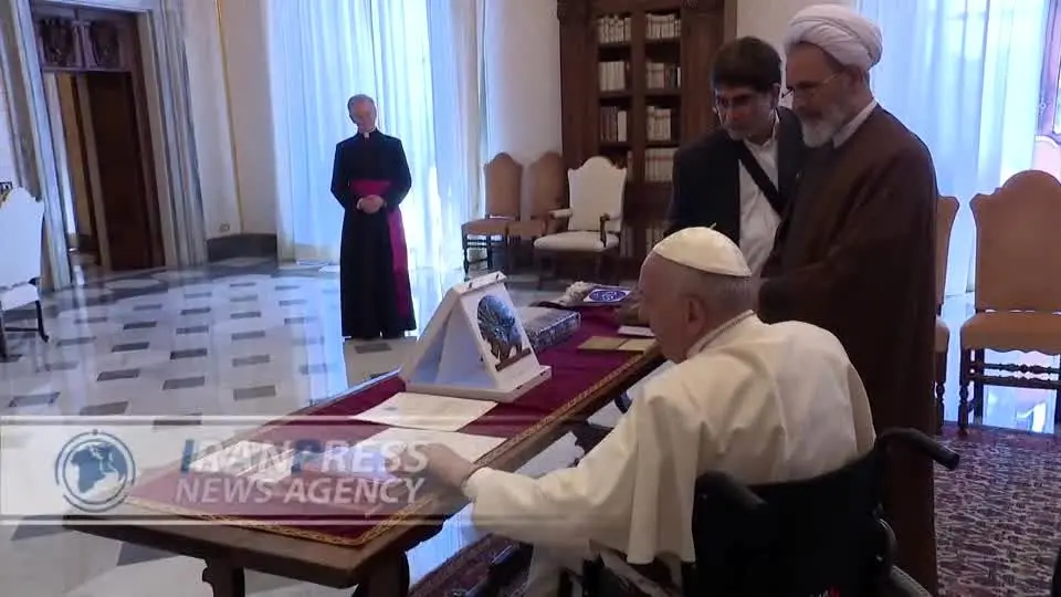 دیدار یک روحانی شیعه با پاپ فرانسیس رهبر کاتولیک‌های جهان+ ویدئو