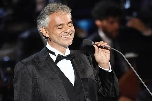 آندره‌آ بوچلی خواننده جام جهانی امسال شد