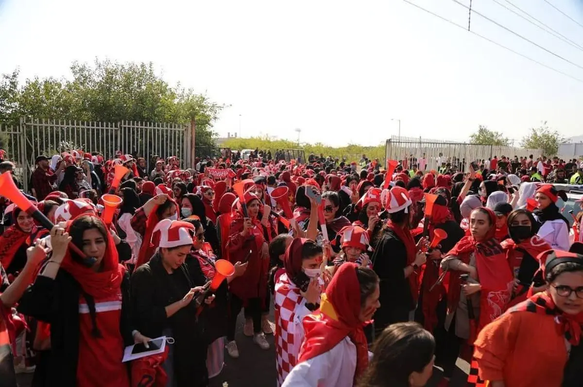 واکنش فوری رئیس فیفا به حضور زنان در دربی تهران + عکس