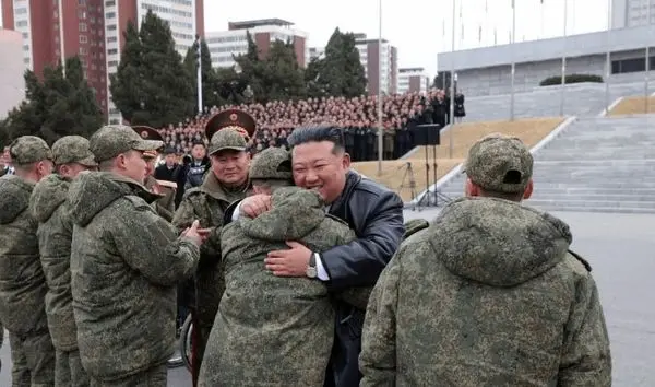 استقبال رهبر کره شمالی از افسران ارتش که در جنگ روسیه و اوکراین حضور داشتند
