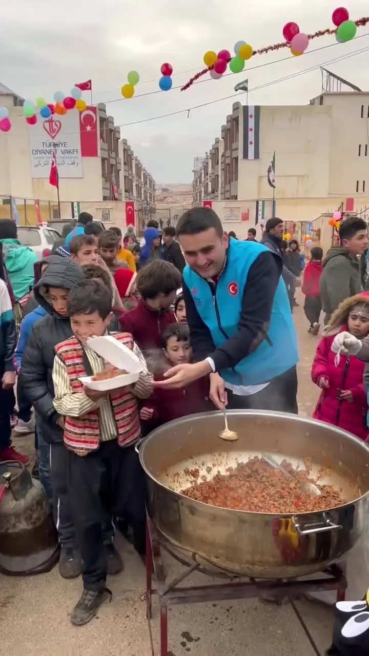 آشپزی بوراک ترکی برای آوارگان سوری+ ویدئو