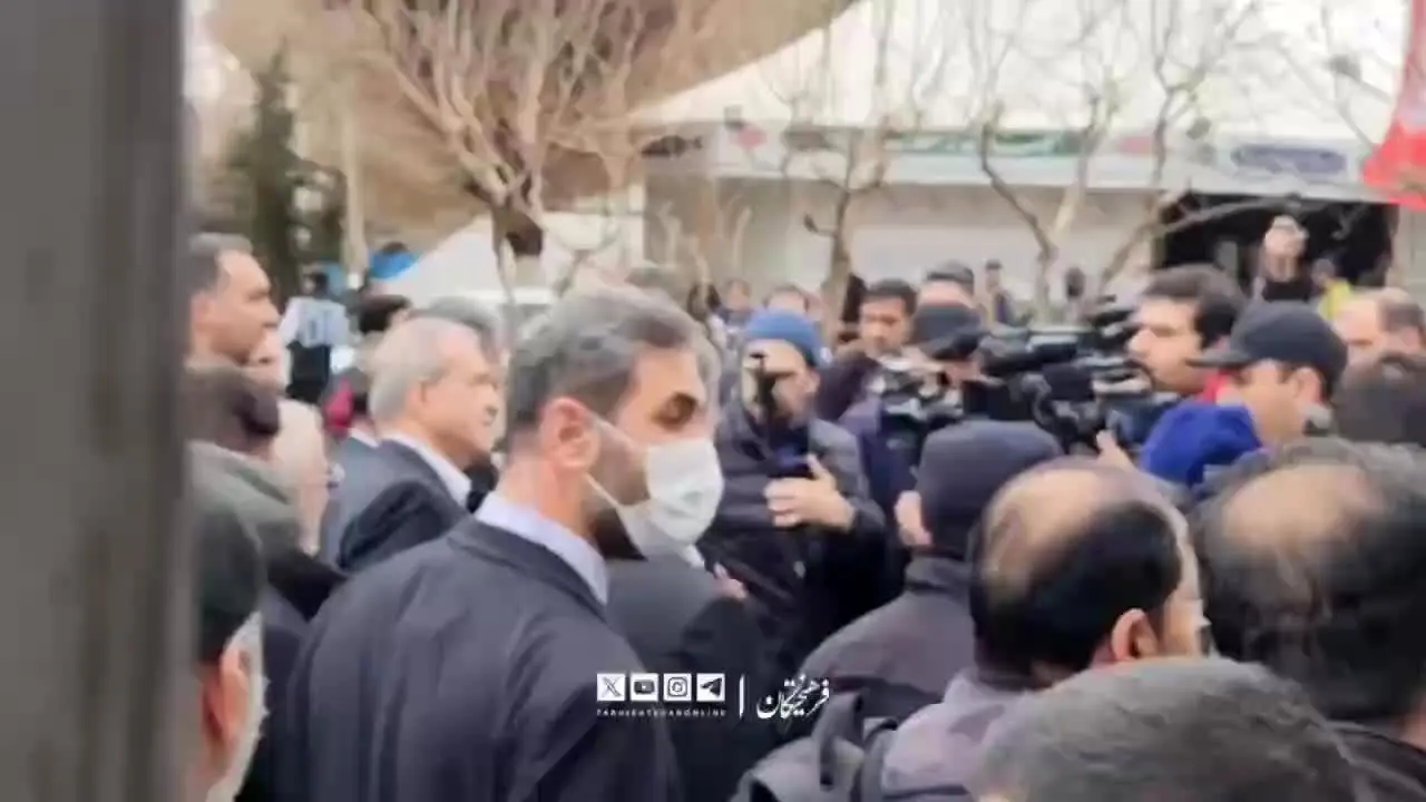 ببینید | حضور مسعود پزشکیان در راهپیمایی ۲۲ بهمن