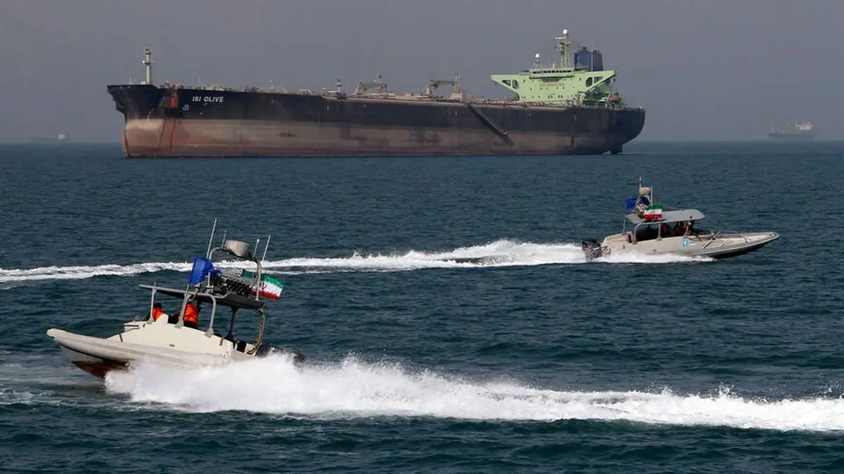 ویدئو | تصاویری از رصد کشتی‌های فرامنطقه‌ای توسط نیروهای ارتش و سپاه