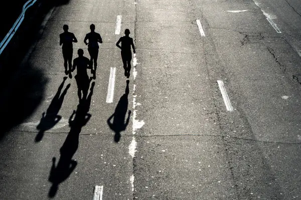 واکنش تند برگزارکنندگان ماراتن کیش به غیرقانونی بودن: فدراسیون فقط پول می‌خواهد