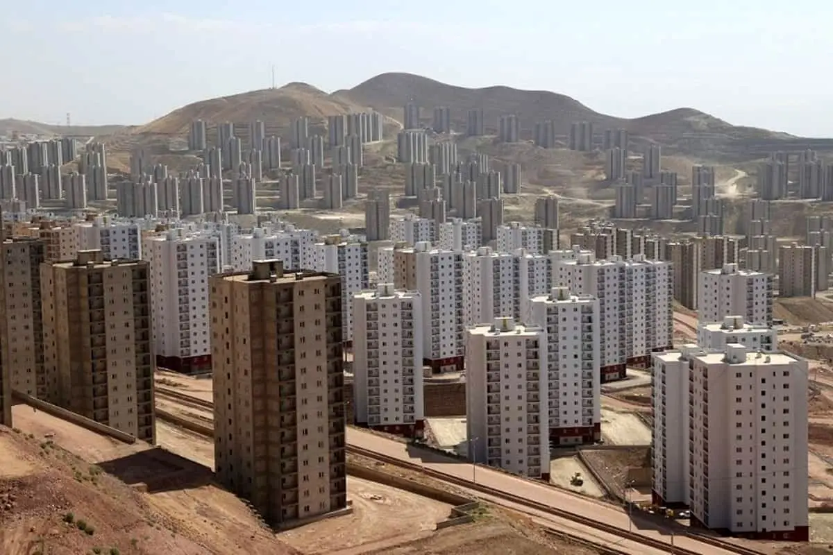 کمبودها در بخش مسکن صوری و عمدی است/ به هر ایرانی ۱۹۶ متر زمین رایگان می‌رسد