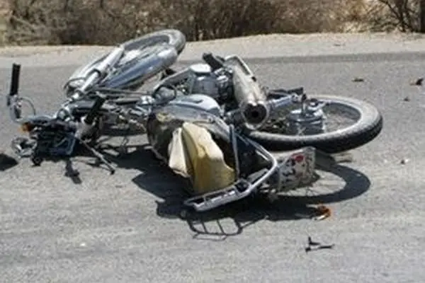 تصادف مرگبار در هرمزگان/ برخورد موتورسیکلت با لودر؛ گزارش اولیه از تخلف احتمالی خبر می‌دهد