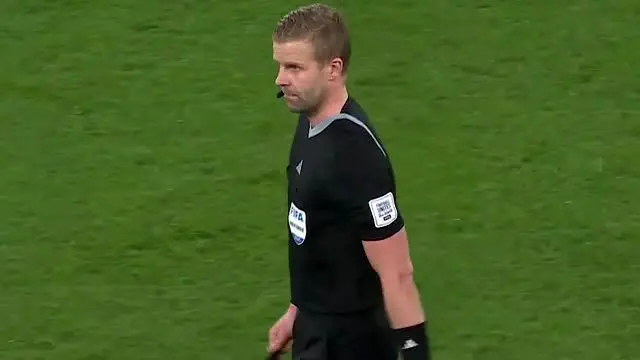 ببینید| اخراج رونالدو در بازی ایرلند مقابل پرتغال