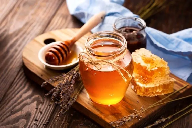 ویژگی‌ها و راه‌های تشخیص عسل طبیعی و تقلبی