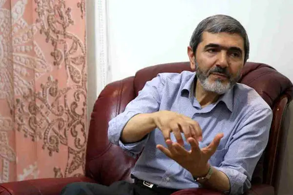 حاکمیت هرچه سریع‌تر خود را از مخمصه تندروها نجات دهد؛ هر انسان عاقلی می‌فهمد که عملکرد صداوسیما ناصواب است