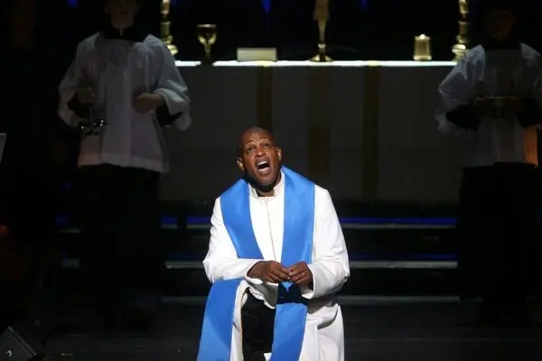 خواننده مشهور اپرا در ۷۱ سالگی با ضربات چاقو در خانه‌اش کشته شد؛ بازداشت پسرش به ظن قتل