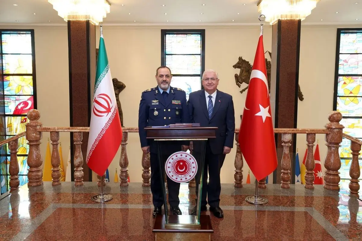 وزیر دفاع: گسترش روابط دفاعی ایران و ترکیه در حل چالش‌های جهان اسلام و منطقه تأثیرگذار است