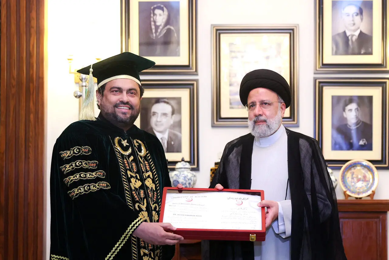 روزنامه دولت: مدرک دکترای افتخاری به رئیسی در پاکستان خیلی هم معتبر است!
