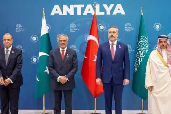 نشست چهارجانبه وزیران خارجه عربستان، ترکیه، پاکستان و مصر در آنتالیا