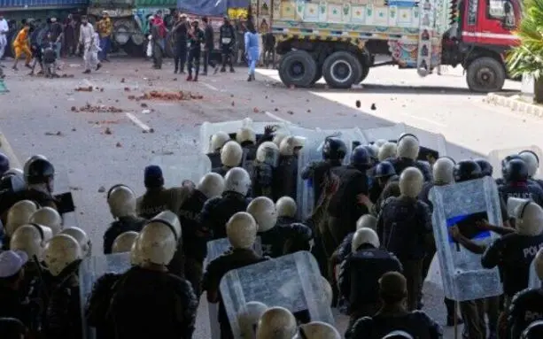 پليس،نفر،زخمي،نيروهاي،لبيك