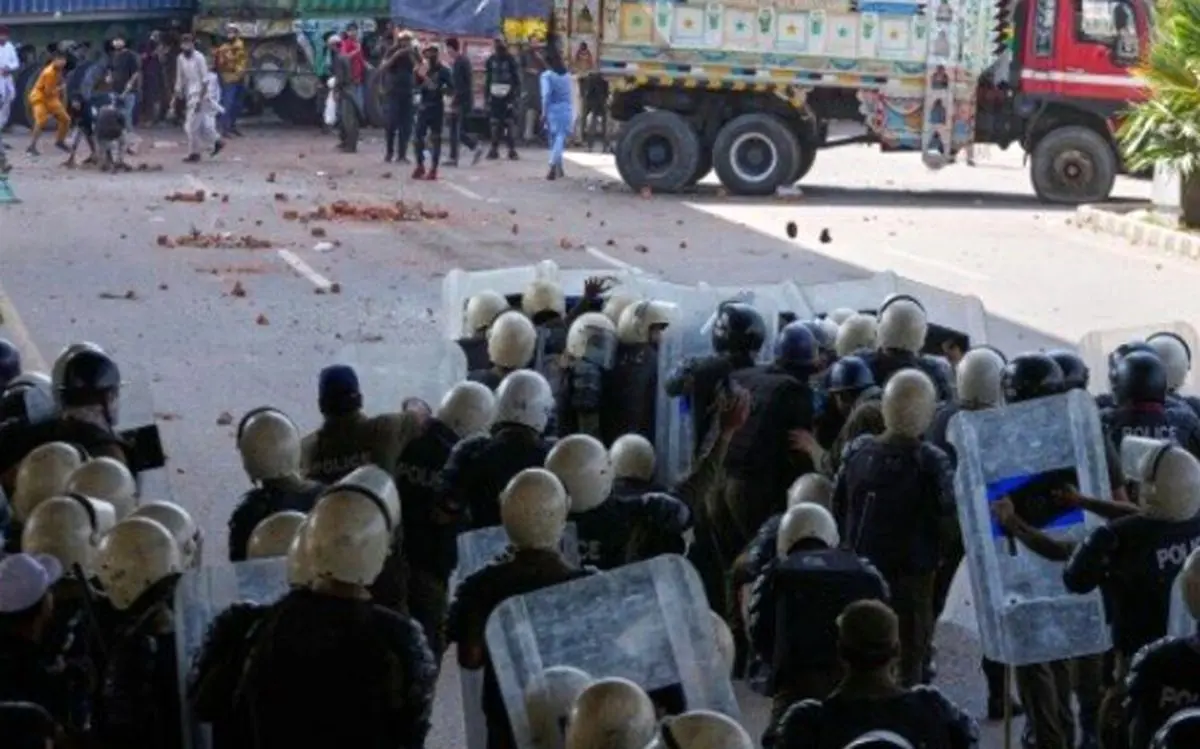 پلیس پاکستان: در ناآرامی‌های شهر لاهور یک افسر پلیس و ۴ غیرنظامی کشته شدند