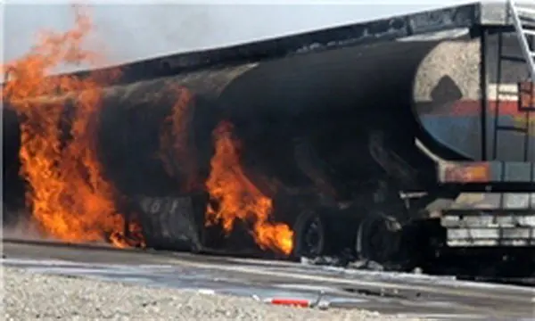 حریق تانکر سوخت در تونل تنگه زاغ بندرعباس؛ فوت ۲ نفر
