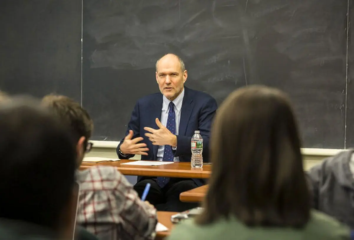 استیون والت: ایران لیبی نیست و غنی‌سازی را متوقف نمی‌کند