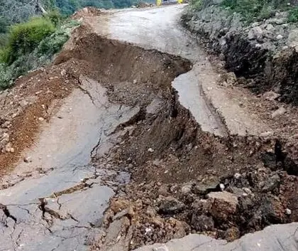 جاده،خبر،آب،فرونشست،لاهيجان،دستگاه