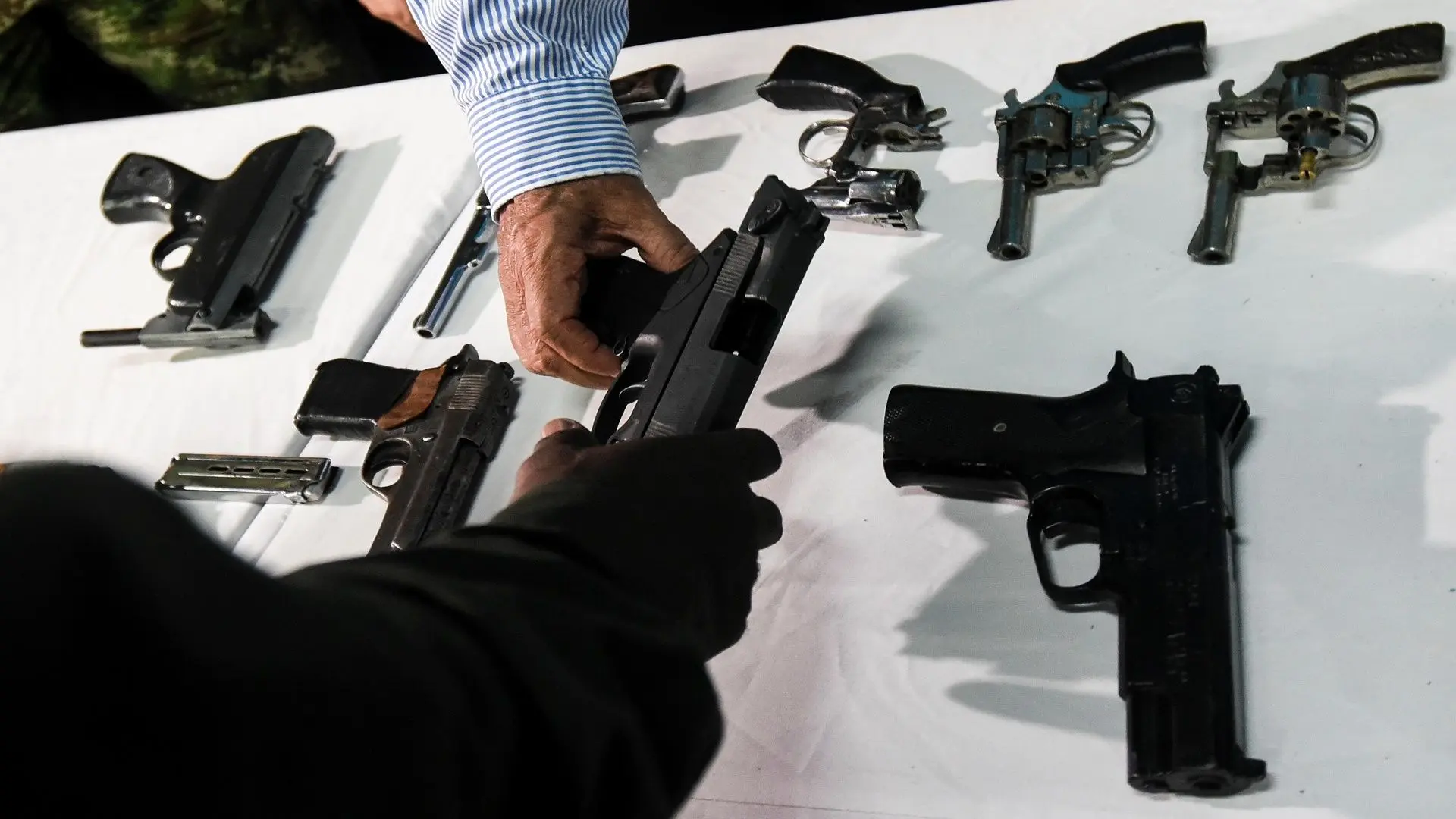 با افزایش سرقت و بروز جرائم شهروندان ترجیح‌شان این است برای دفاع از خود اسلحه تهیه کنند