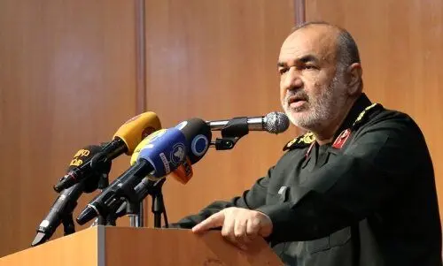 سرلشکر سلامی: جوانان سپاه در حراست از مرزها میخ‌های مستحکم زمین هستند