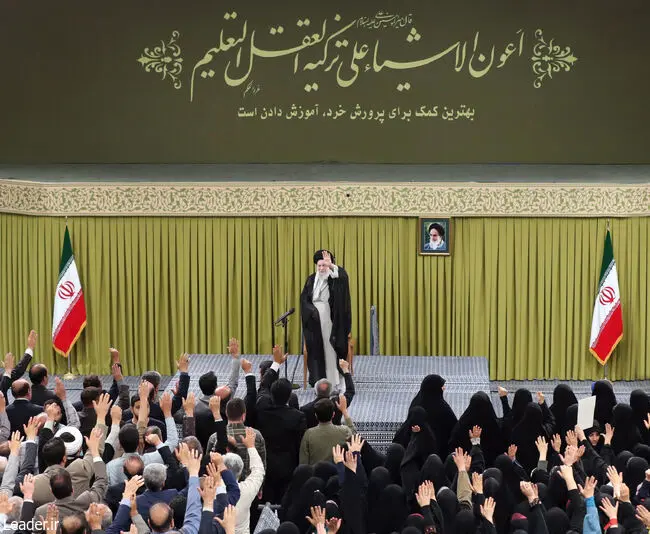 رهبر انقلاب: باید شکرگزار باشیم که در این دوره، به‌خصوص رئیس جمهور محترم به مسائل آموزش و پرورش اهتمام ویژه‌ای ابراز می‌کنند؛ وزیر محترم هم، جزو مدیران برجسته آموزش و پرورش هستند