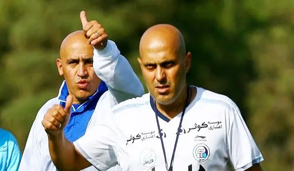 علی چینی: استقلال جای بازیکنی که اخم و تخم می کند نیست/ ورزشگاه مشهد برای دکور است یا آثار باستانی؟