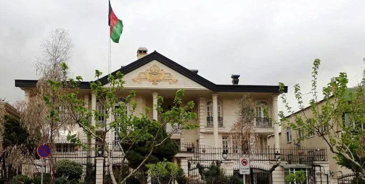 انتقاد «جمهوری‌اسلامی» از تحویل سفارت افغانستان به گروه حاکم: عقب‌نشینی مقابل طالبان بود