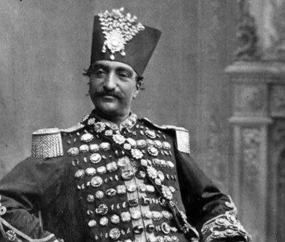 حیرت ناصرالدین شاه قاجار در شهربازی پاریس؛ دیدم جمعی در یک جعبه آویزان از هوا نشسته‌اند