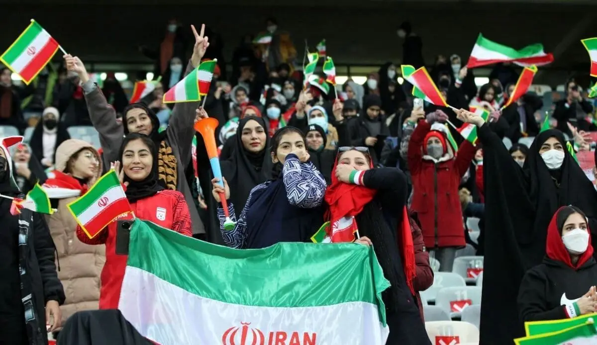 حضور ۵۰۰ نفره بانوان در دیدار استقلال - مس کرمان