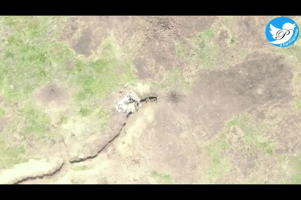 لحظه به هوا رفتن سربازهای روس با بمب اوکراینی+ ویدئو