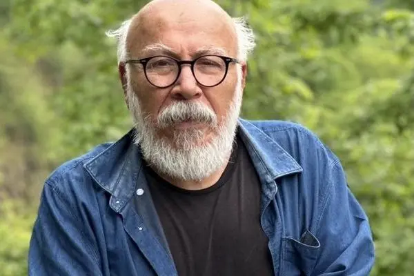 علیرضا داودنژاد همبازی پریناز ایزدیار و امیرجدیدی