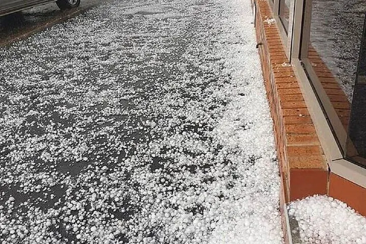 بارش تگرگ به همراه رگبار شدید باران در کیش