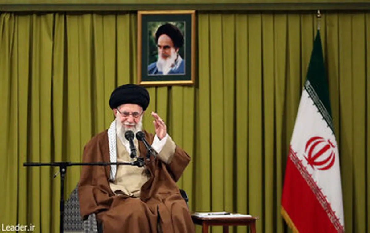 تصویری از مهمانان رهبر انقلاب در حسینیه امام خمینی