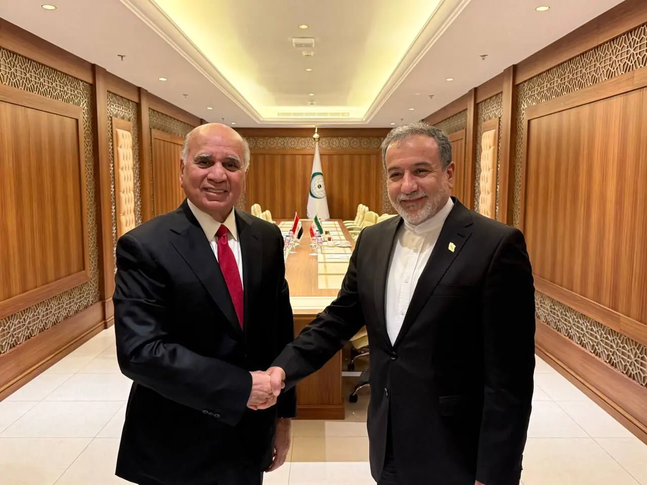 دیدار عراقچی و فواد حسین در حاشیه نشست فوق العاده جده؛ تأکید بر ضرورت اقدام عملی برای پایان دادن به بحران غزه