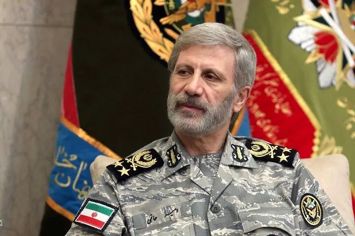 پیام فرمانده کل ارتش به‌مناسبت شهادت دریادلان «ناو دنا»