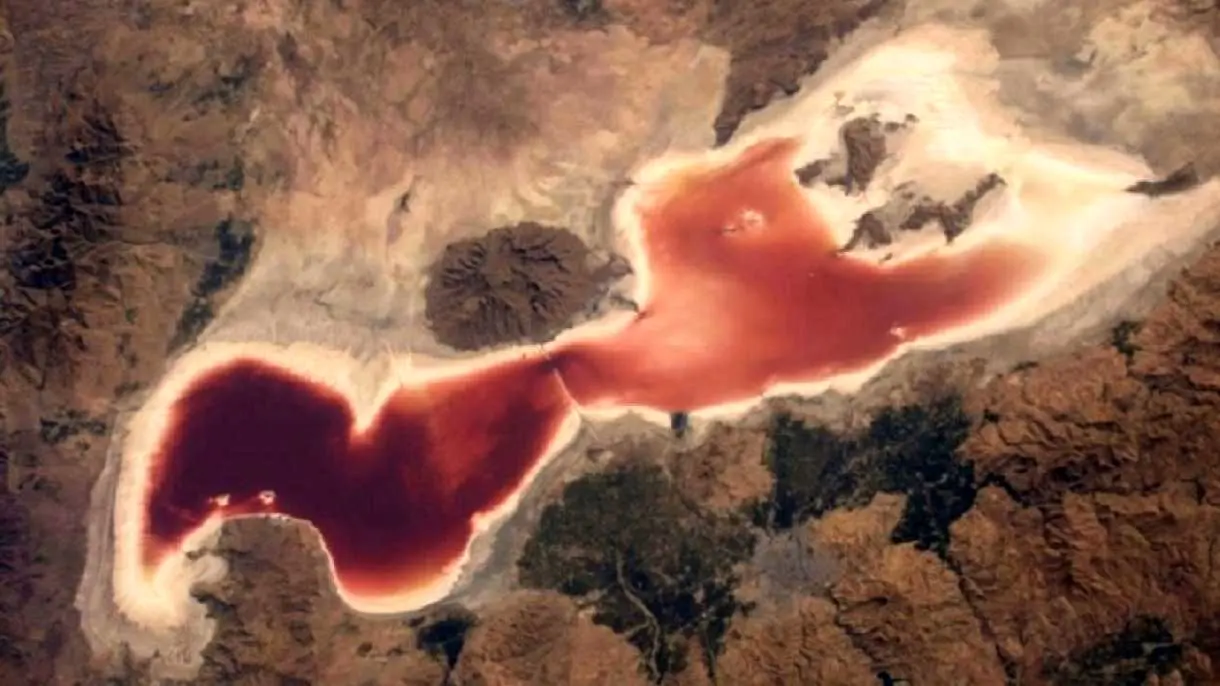 اینفوگرافی| نگاهی به دریاچه‌های خشک شده یا درحال نابودی جهان