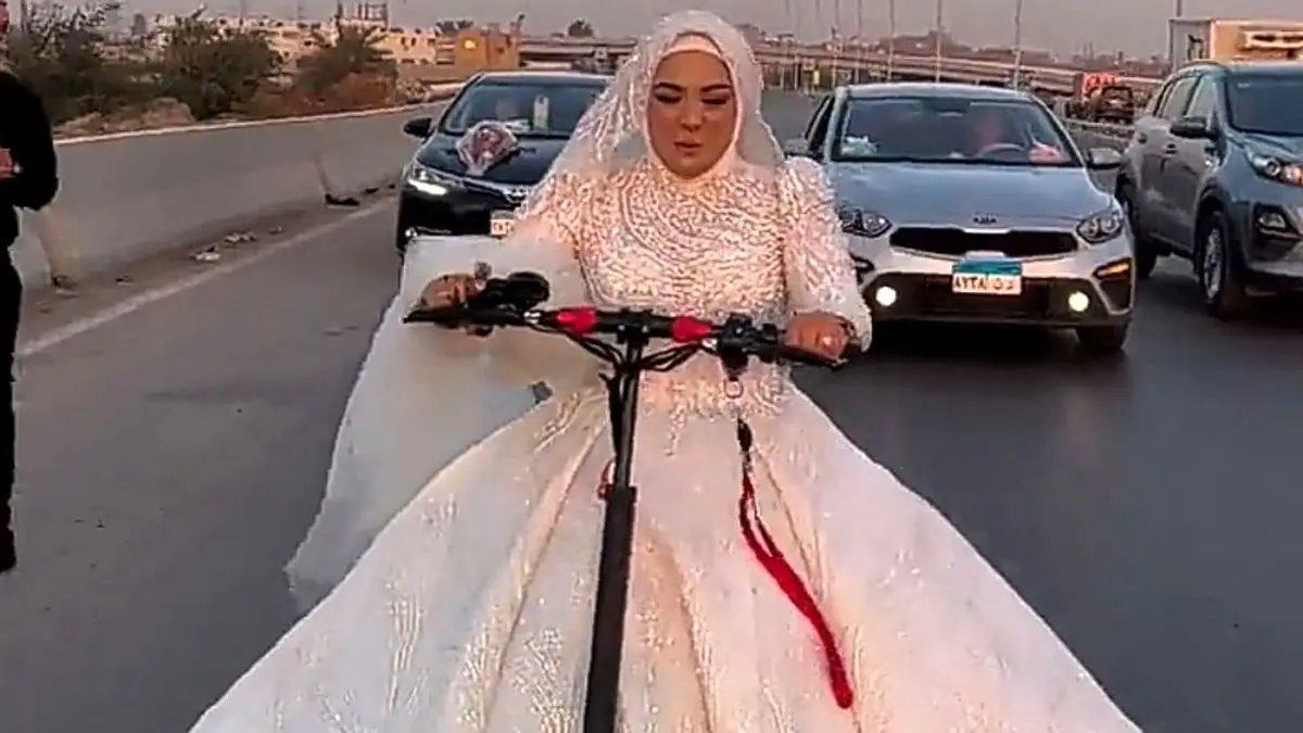 عروس و داماد مصری با اسکوتر به خانه بخت رفتند + عکس و ویدئو