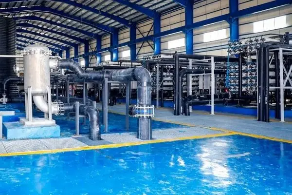 حمله به تاسیسات تولید آب و برق قشم / وضعیت آب شرب قشم پس از حمله به آب‌شیرین‌کن