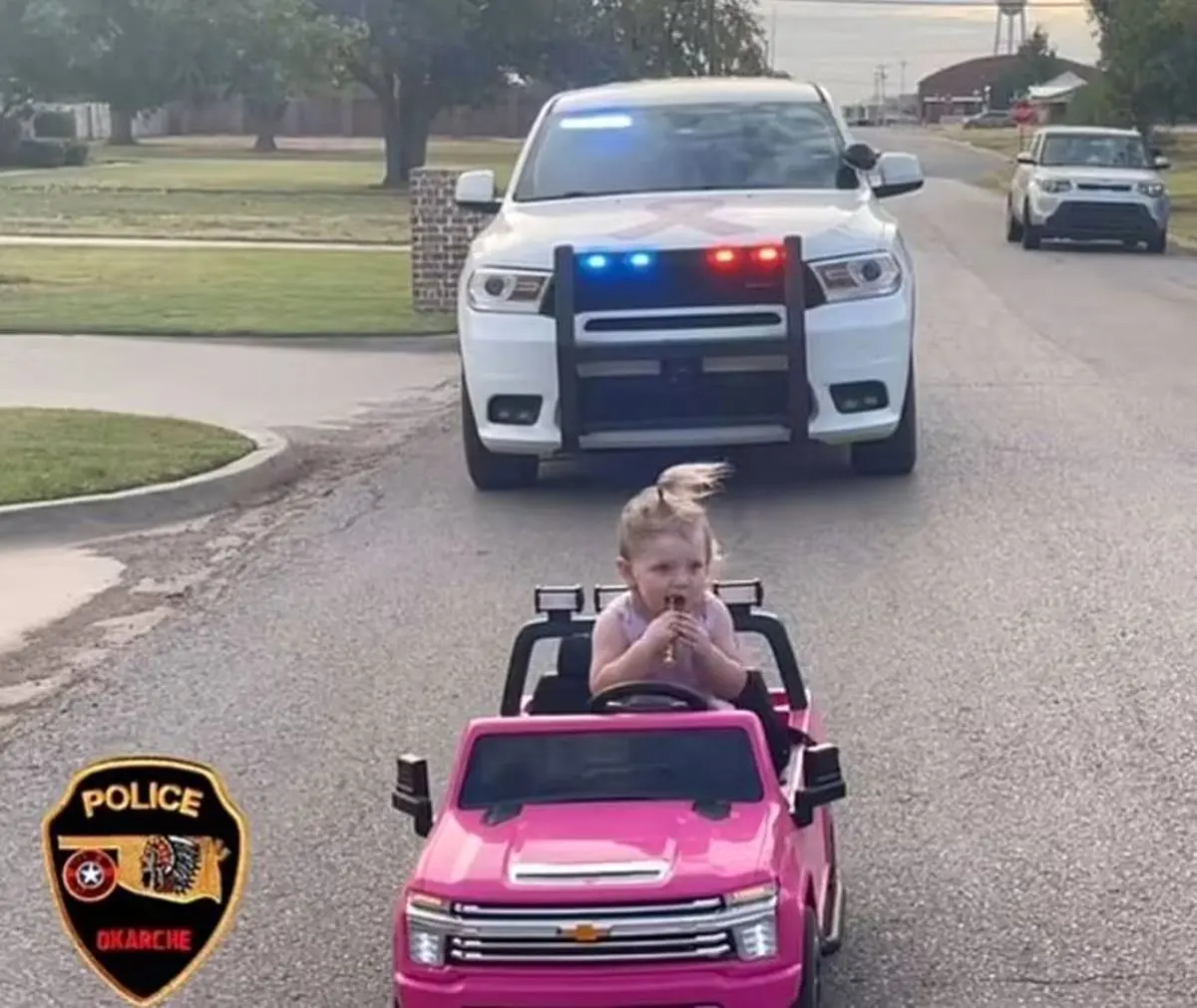 پلیس آمریکا یک دختربچه ۲ ساله را در حال رانندگی متوقف کرد + تصویر