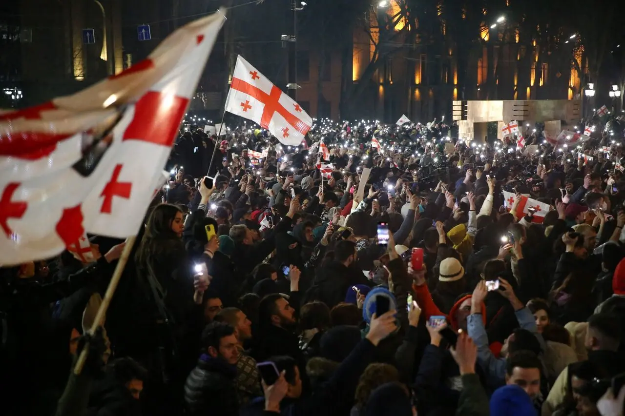 تظاهرات هزاران نفر علیه دولت در گرجستان