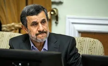 امیری‌فر درباره واکنش دیرهنگام احمدی‌‎نژاد به حمله تلافی‌جویانه ایران به اسرائیل؛ برای فوت هنرپیشه هم‌جنس‌باز پیام می‌دهد اما الان سکوت کرده، برای رفع تکلیف واکنش نشان داد
