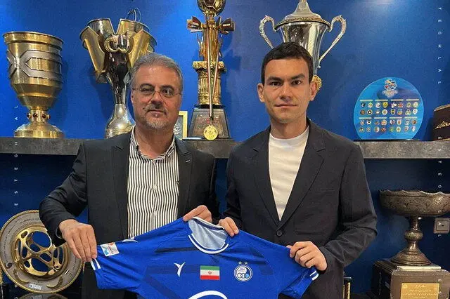 مدافع،استقلال،فصل