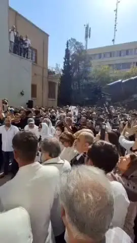 ببینید | پخش سرود فیلم «ای ایران» در مراسم تشییع زنده‌یاد ناصر تقوایی