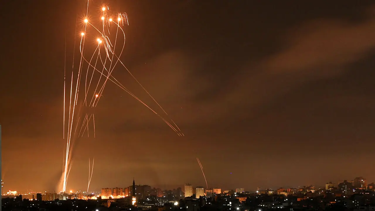 ویدئوهایی از فرار عجیب شهروندان اسرائیلی به دنبال حملات حماس