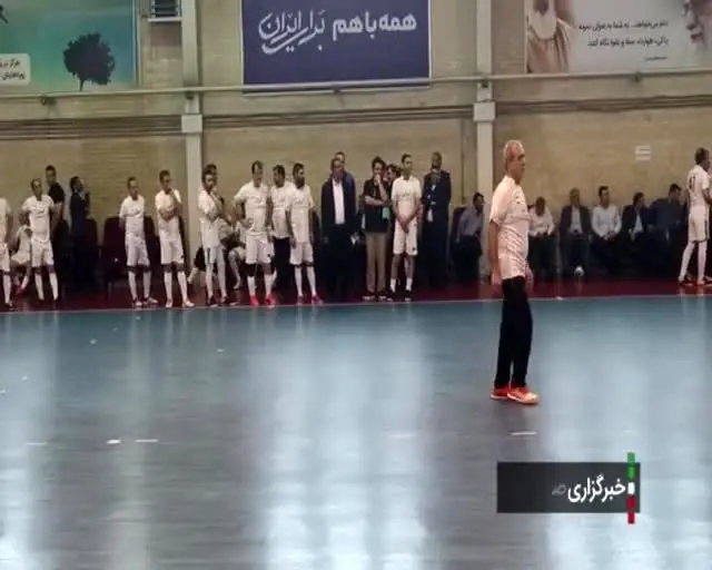 ببینید| دیدار دو تیم پیشکسوتان ایران و تیم کارگری با حضور پزشکیان 