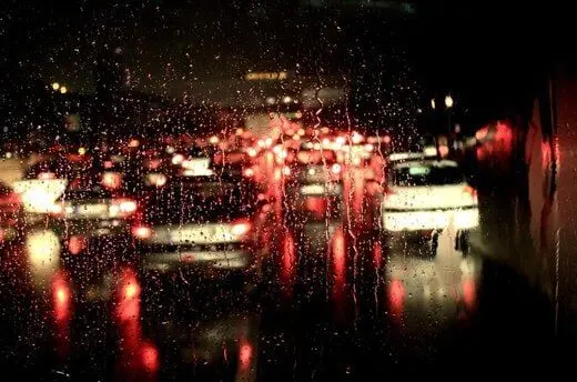 باز هم در تهران باران بارید؛ خیابان‌ها قفل شد/ پلیس از شهروندان درخواست کرد دیرتر از محل کار خارج شوند