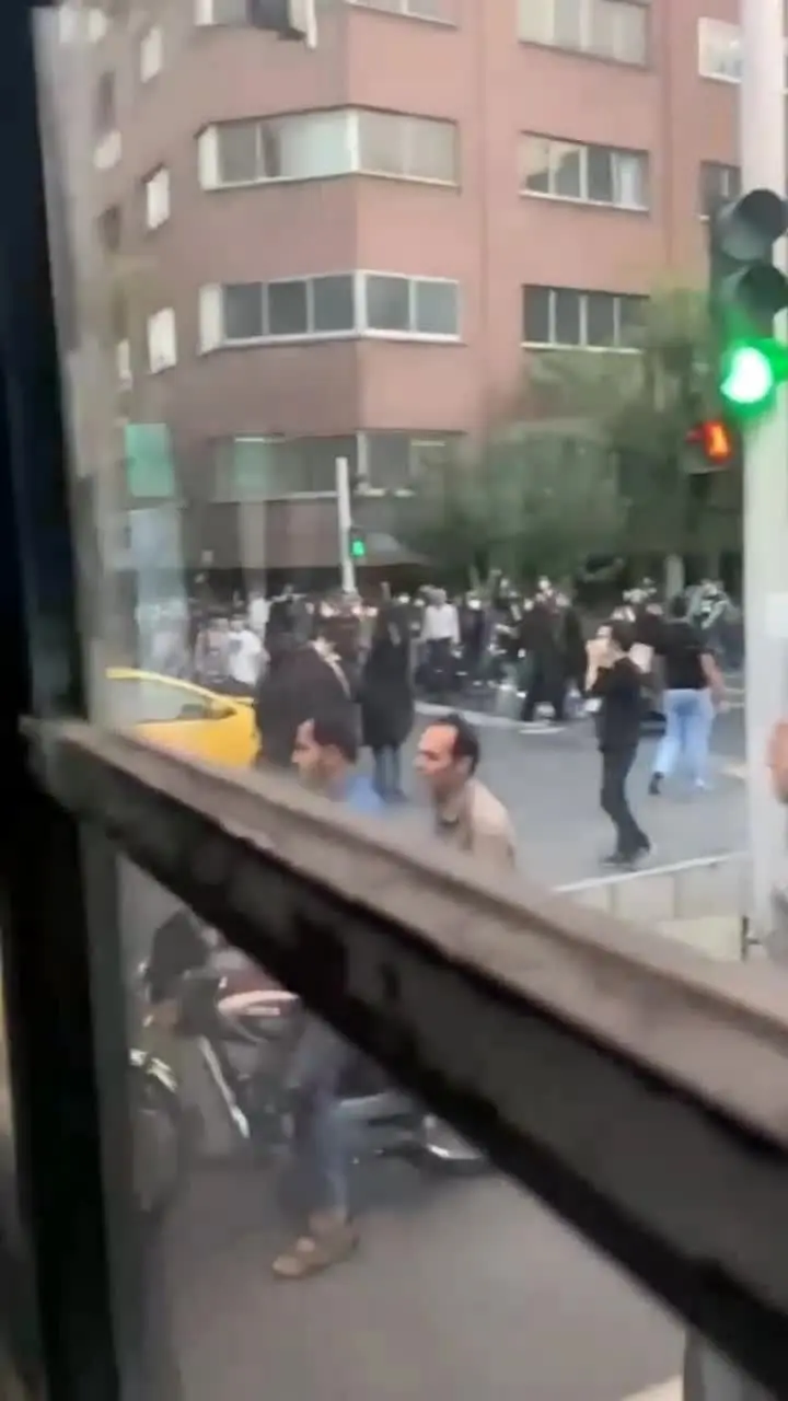 اعتراضات گسترده در تهران بخاطر مرگ مهسا امینی+ ویدئو