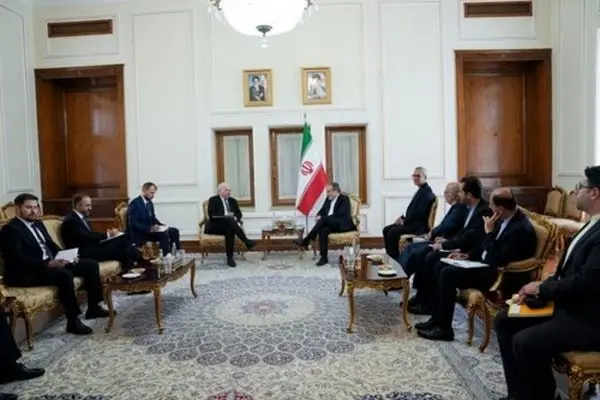 ببینید | لاریجانی خطاب به خبرنگاران لبنانی: نیاز نیست همه مسائل اسلام در این جلسه حل شود؛ باقی مطالب را برای جلسات بعدی بگذارید