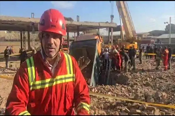 سانحه سقوط کامیون در گودالی در بزرگراه شهید لشکری ۲ کارگر را به کام مرگ کشاند