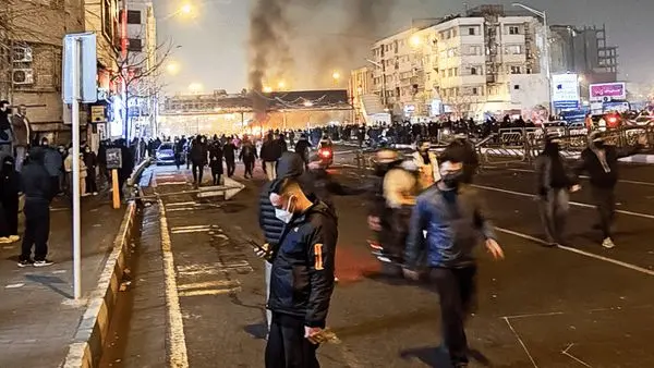 شهردار کرمان: در دو شب گذشته ۹۰۰ میلیارد تومان خسارت به مبلمان شهری، دوربین‌های ترافیکی و خودروهای آتش‌نشانی وارد شد/ تخریب بیش از ۱۵ ایستگاه اتوبوس